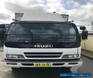 2004 ISUZU TRUCK | IN GREAT CONDITION (GST Included)